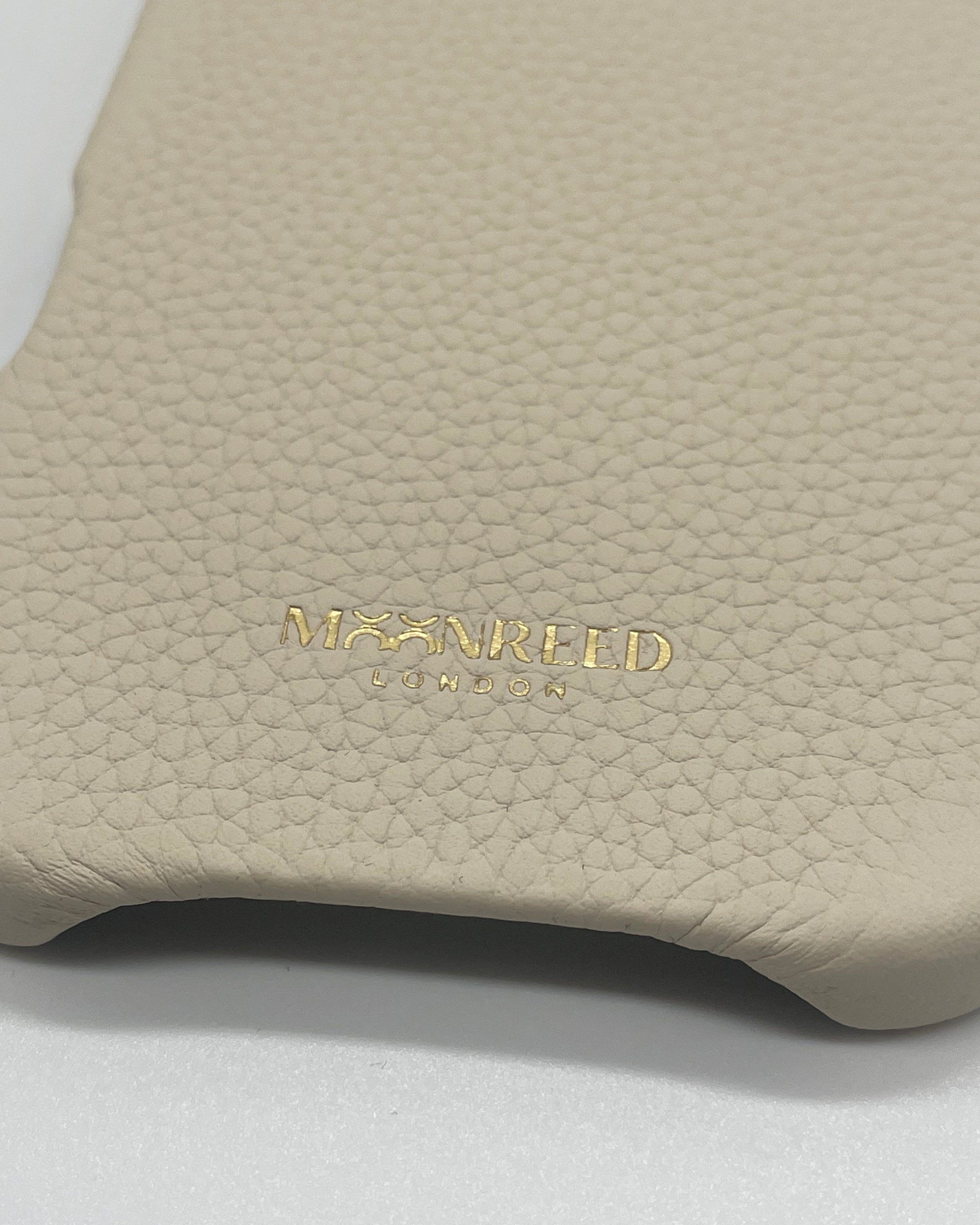 iPhone 17 Air - The Classic iPhone Case