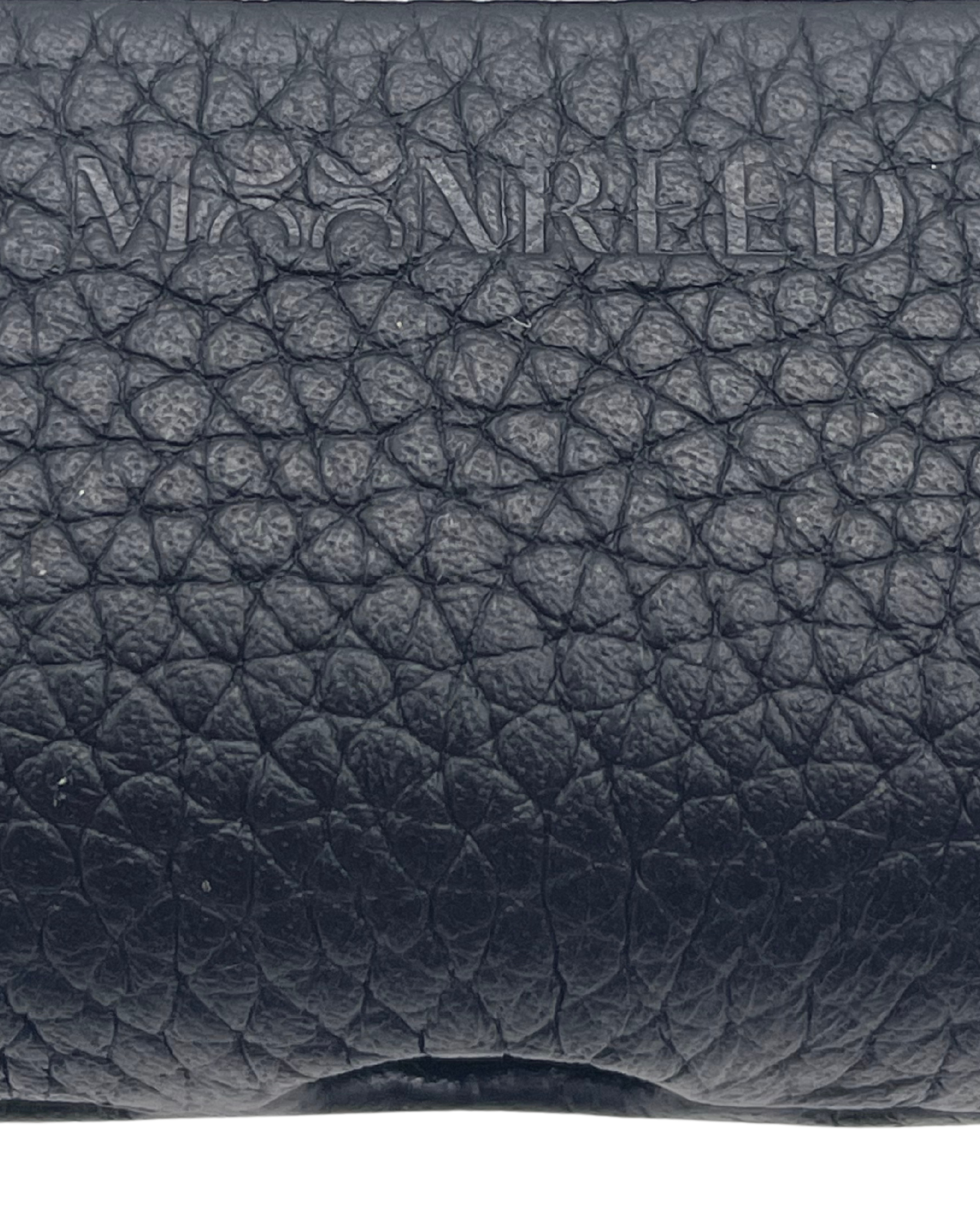 AirPods Pro 3 – The Classic Personalised Leather Case