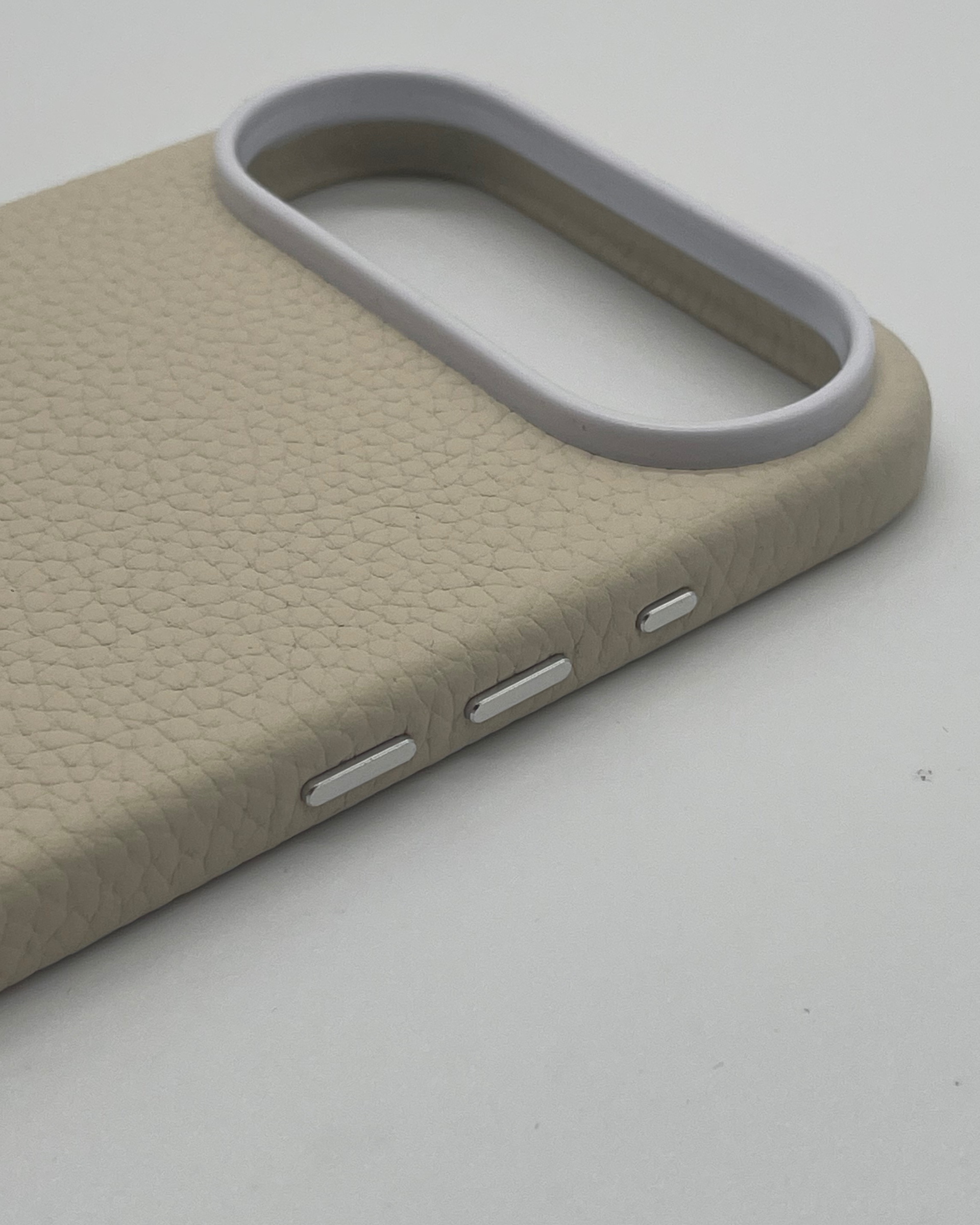 iPhone 17 Air - The Classic iPhone Case