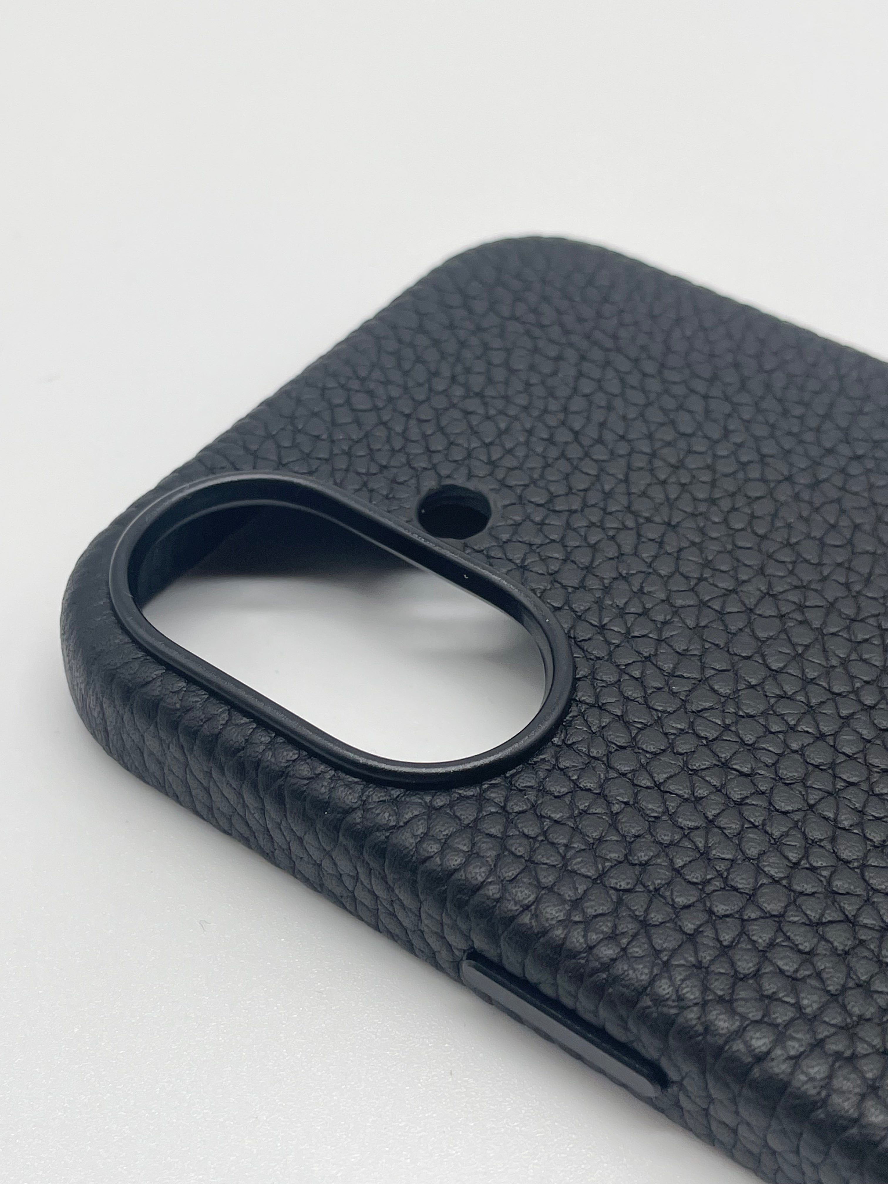 iPhone 16 - The Classic Case