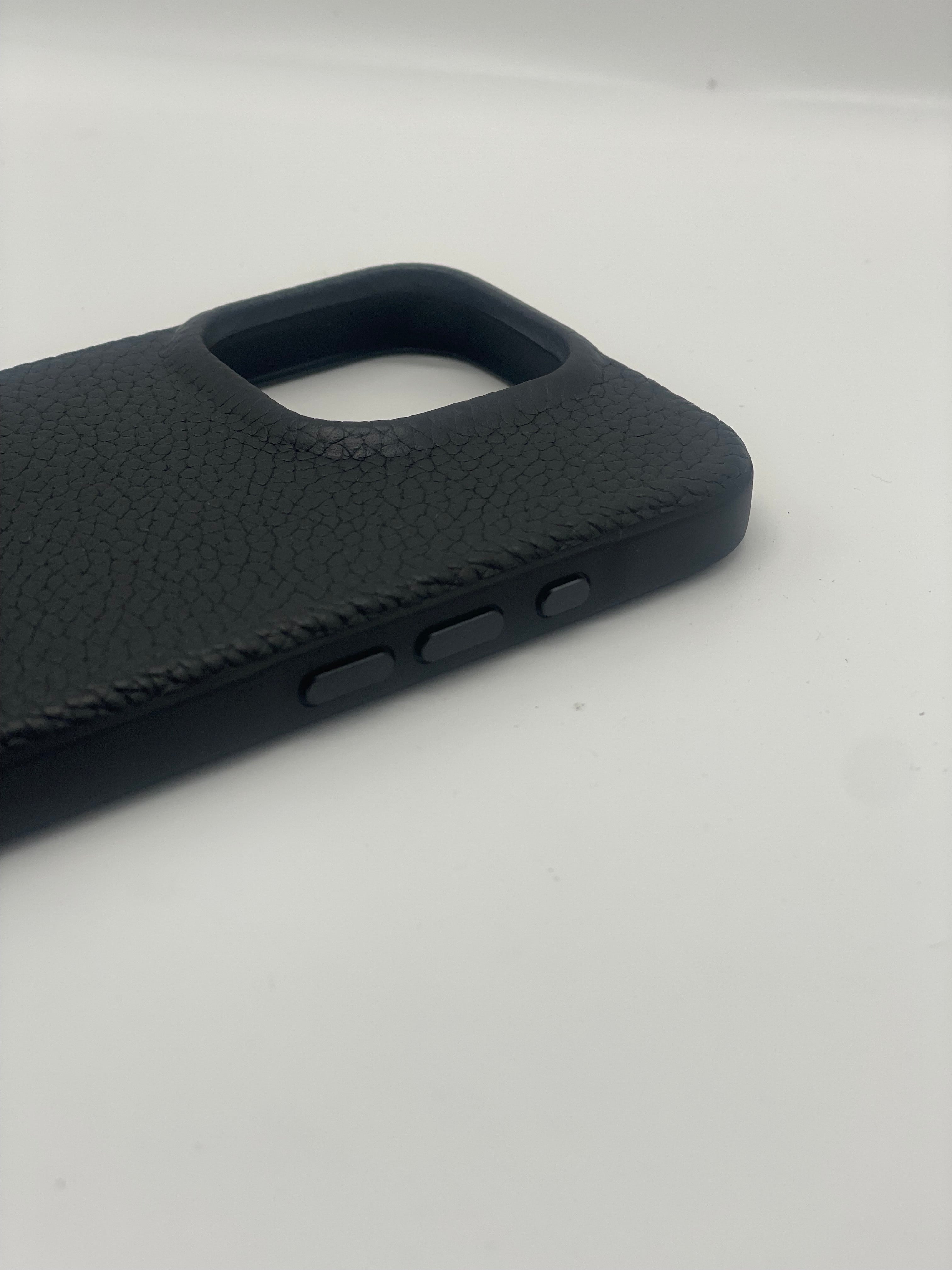 iPhone 16 Pro - The Classic Case