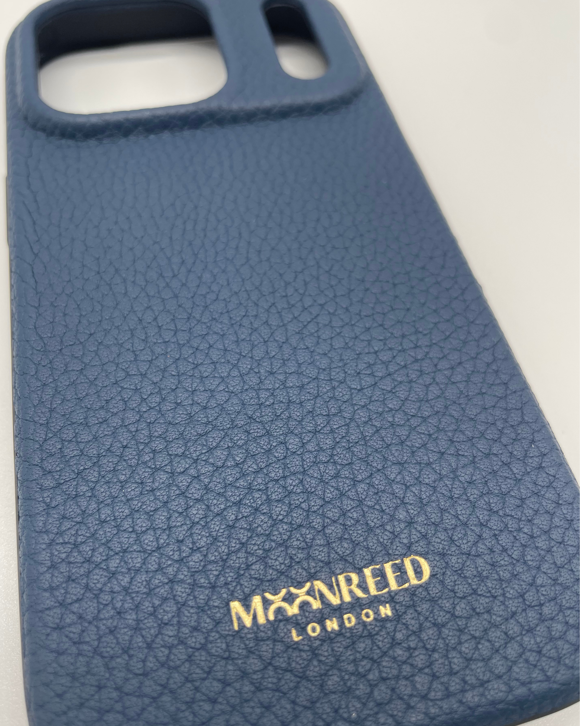 iPhone 17 Pro Max - The Classic iPhone Case